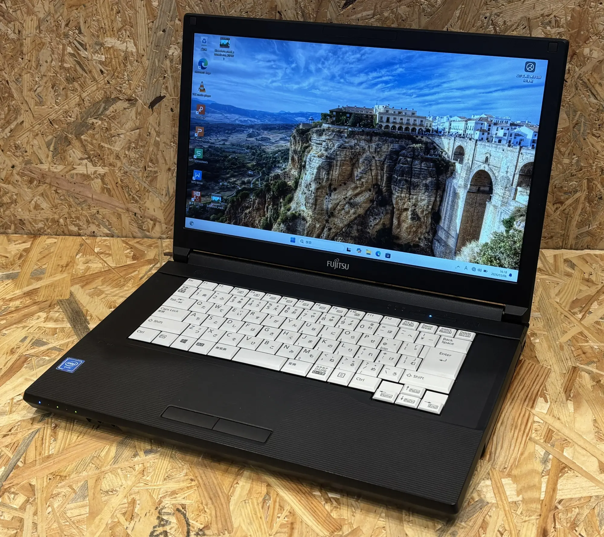 富士通 LIFEBOOK A579/B (第8世代CPU)
