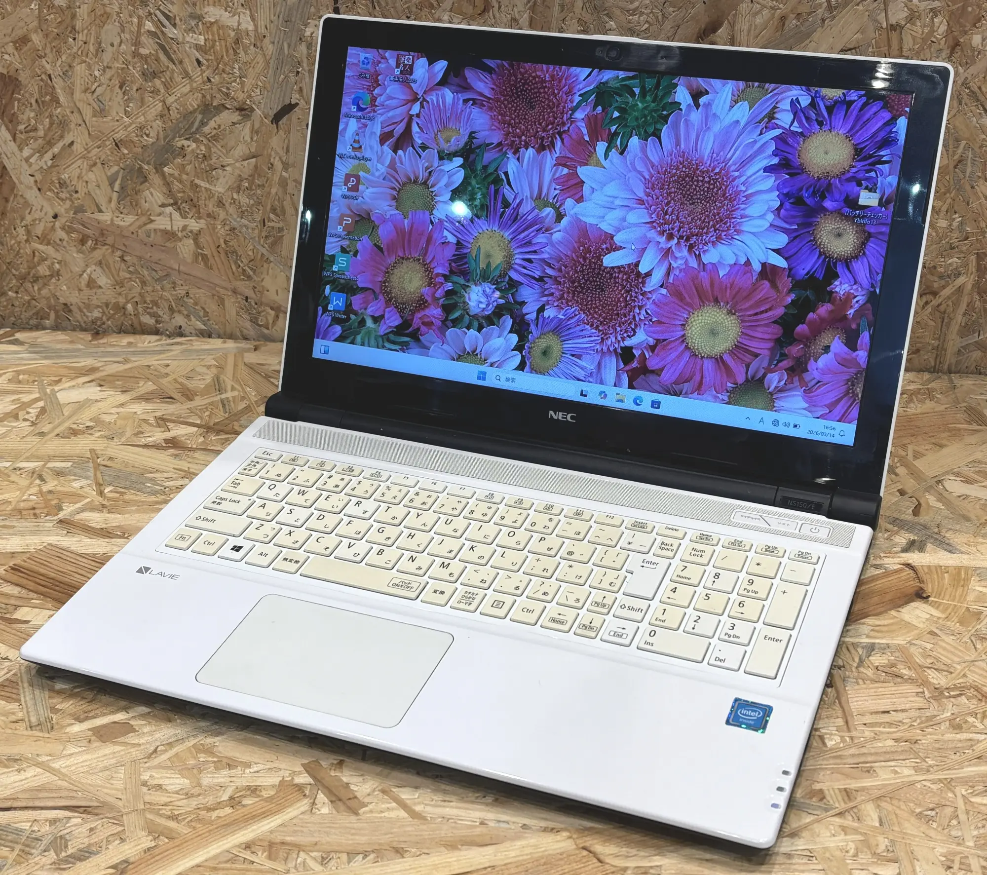 NEC LAVIE NS150/EAW（第6世代）