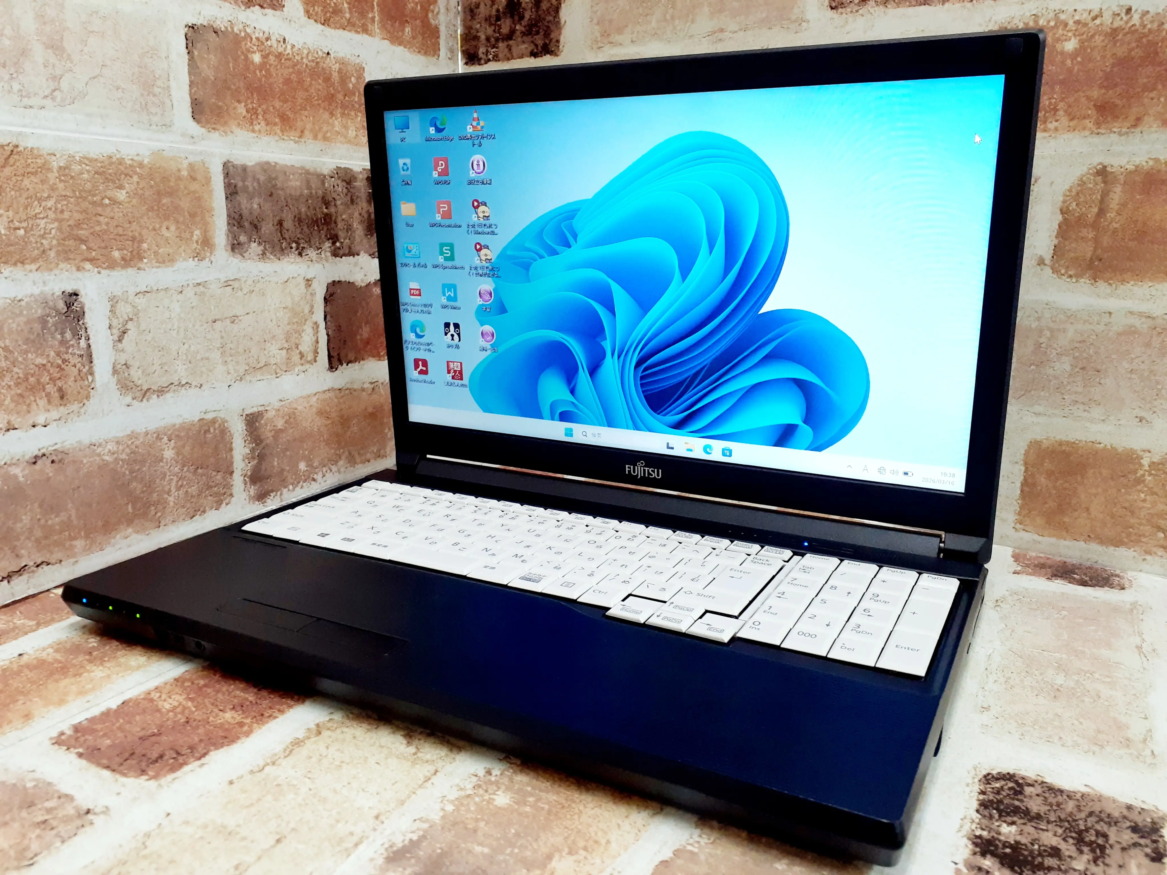 富士通　A5510/D（i5・第10世代CPU）