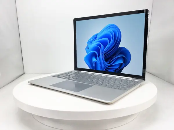 Microsoft Surface Laptop Go 2（第11世代CPU）