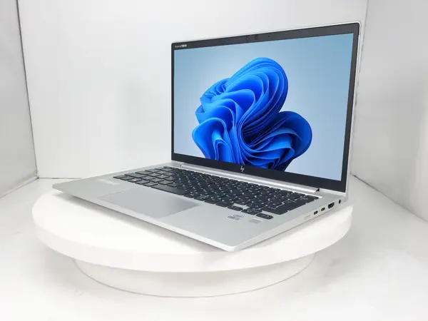 HP EliteBook 830 G7（第10世代CPU）