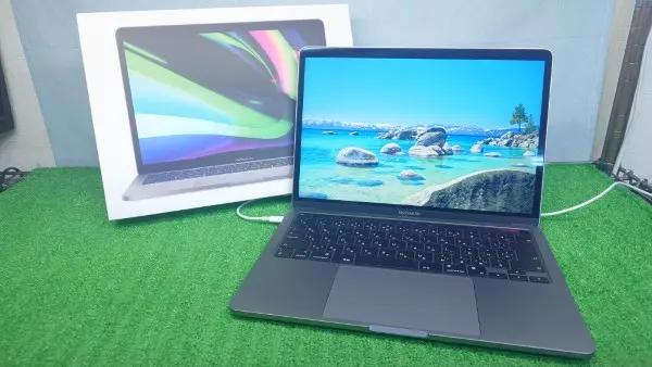 Apple MacBook Pro MYD82J/A