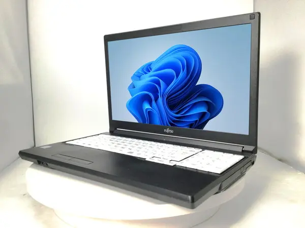 富士通 LIFEBOOK A579/B（第8世代CPU）