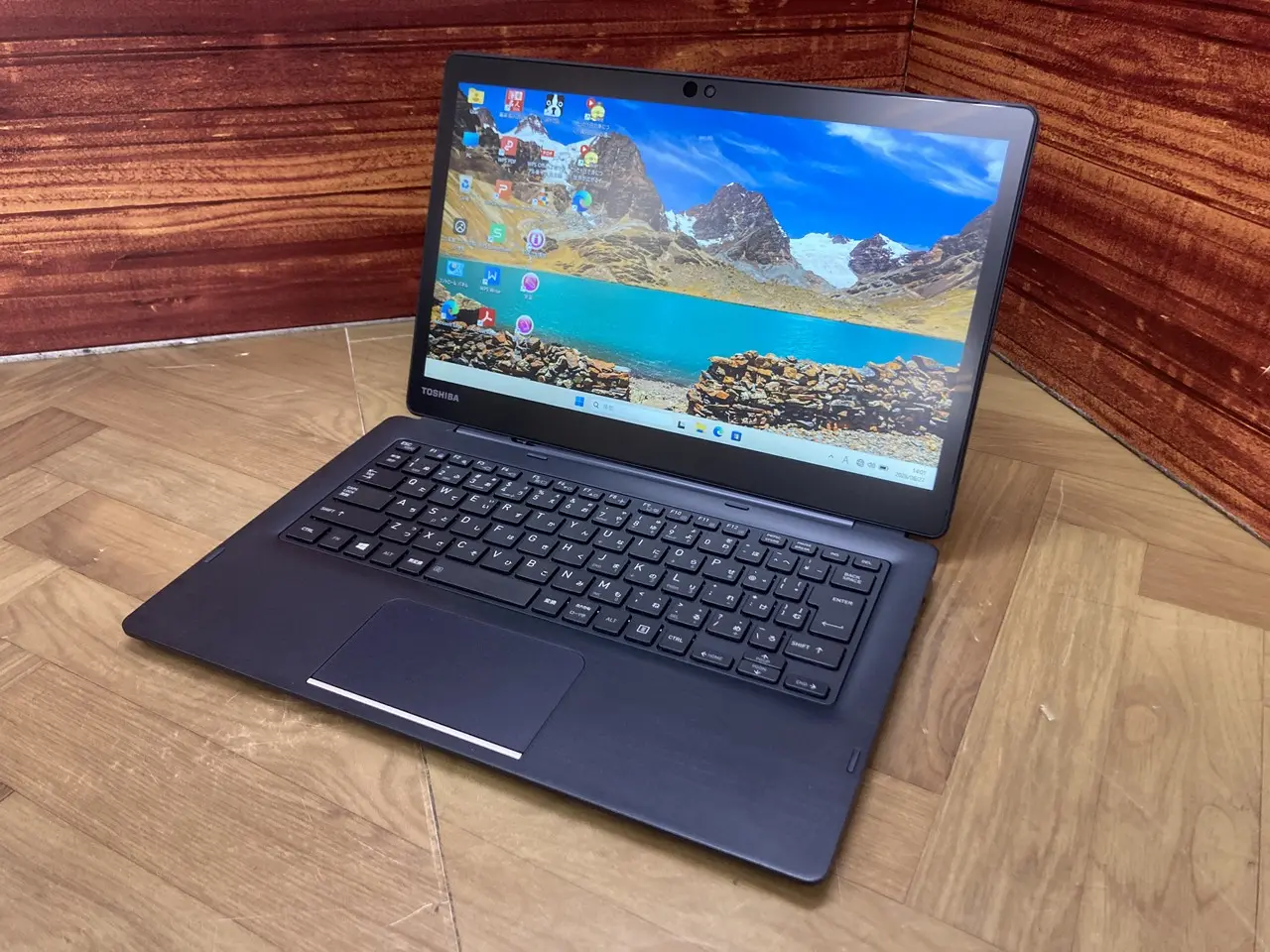 東芝　dynabook D83/M