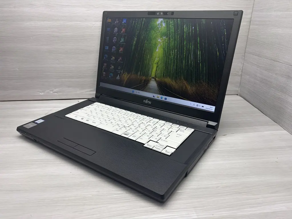 富士通 LIFEBOOK A579/B (CPU:Core i3 8145U / メモリ:8GB / SSD:128GB