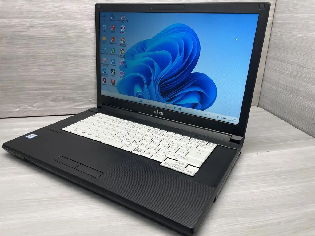 富士通 LIFEBOOK A579/B(CPU：Core i3 8145U 2.10GHz/メモリ：16GB/SSD