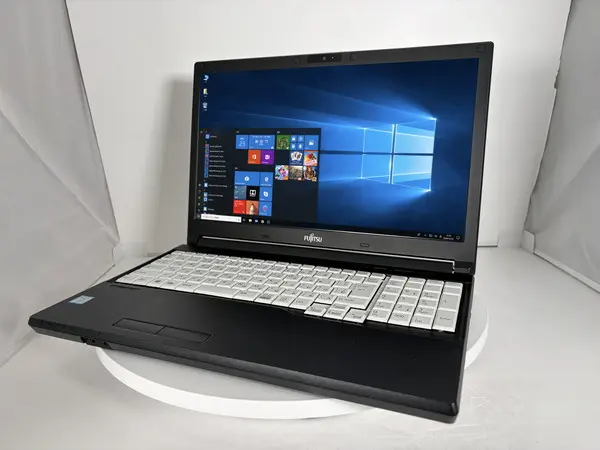 富士通 A576/P i5-6200U SSD256GB オフィス365 富士通 LIFEBOOK A576/P フルHD液晶搭載 (CPU：Core i5 6200U 2.3GHz