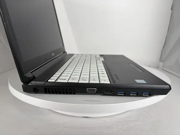富士通 LIFEBOOK A576/P フルHD液晶搭載 (CPU：Core i5 6200U 2.3GHz