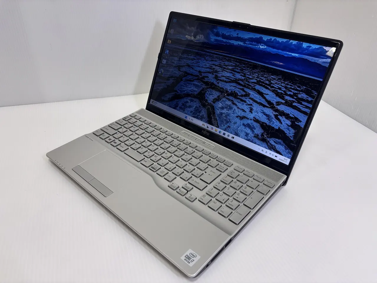 富士通 LIFEBOOK AH56/E2