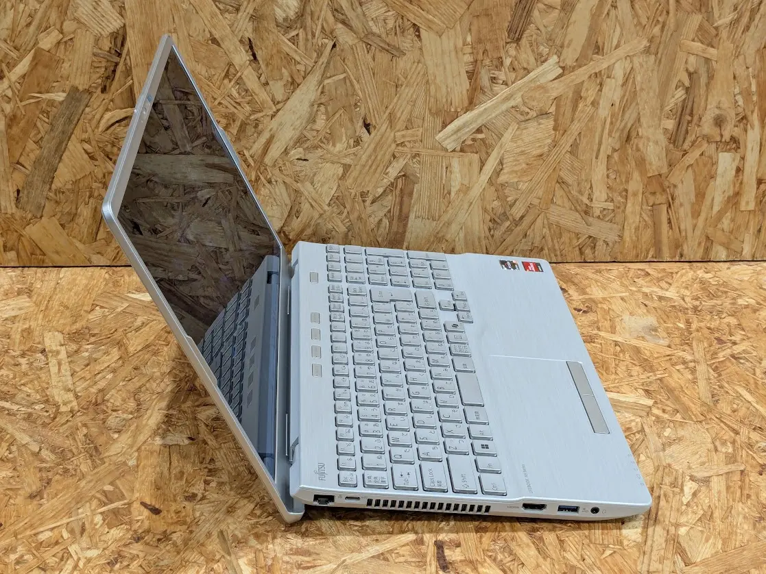 美品 LIFEBOOK AH450 Ryzen5 5500U 15.6型 DVD FUJITSU LIFEBOOK AH450/J(Ryzen5 5500U 2.1GHz / メモリ:8GB / SSD