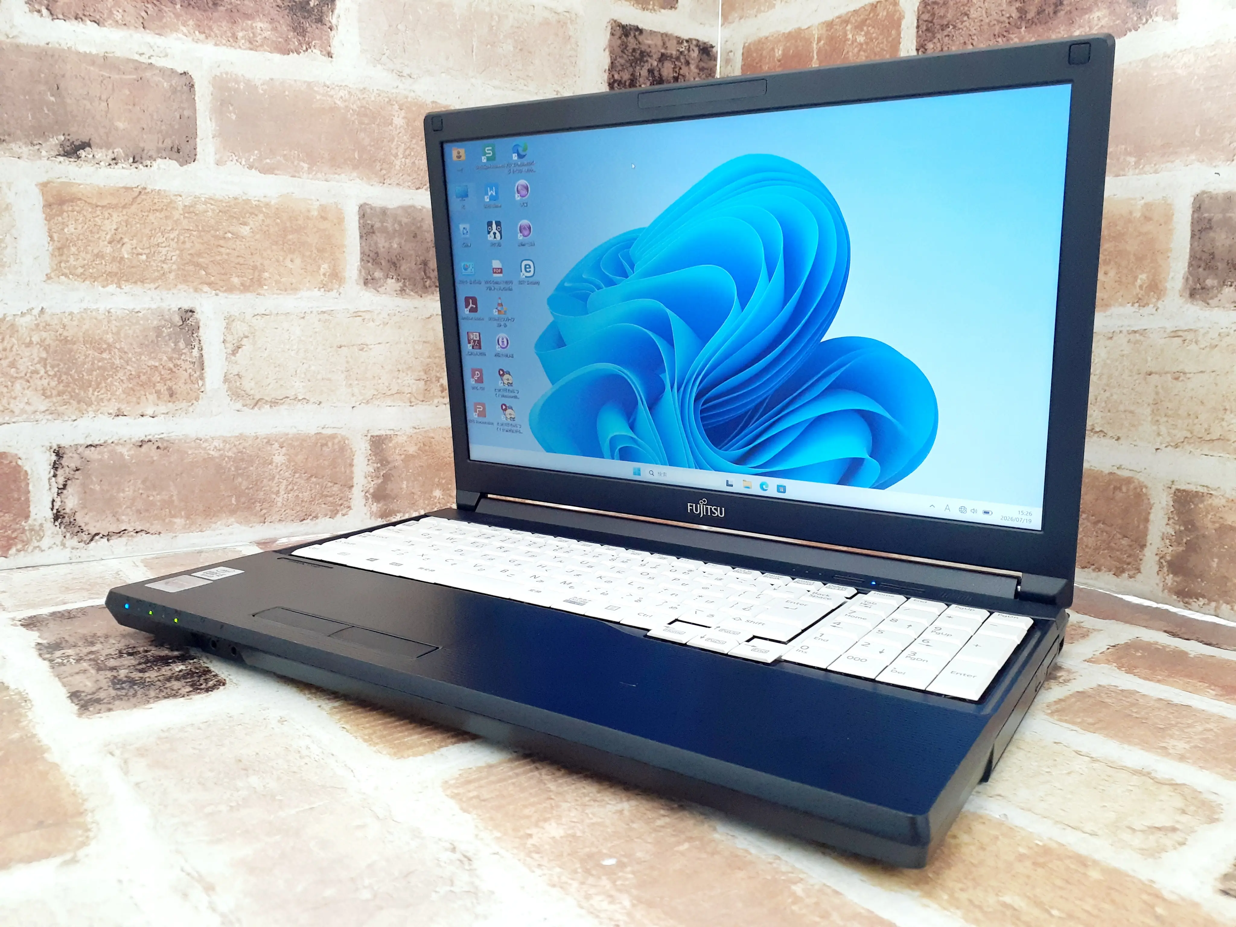 富士通　A5510/D i5 第10世代 メモリ16GB