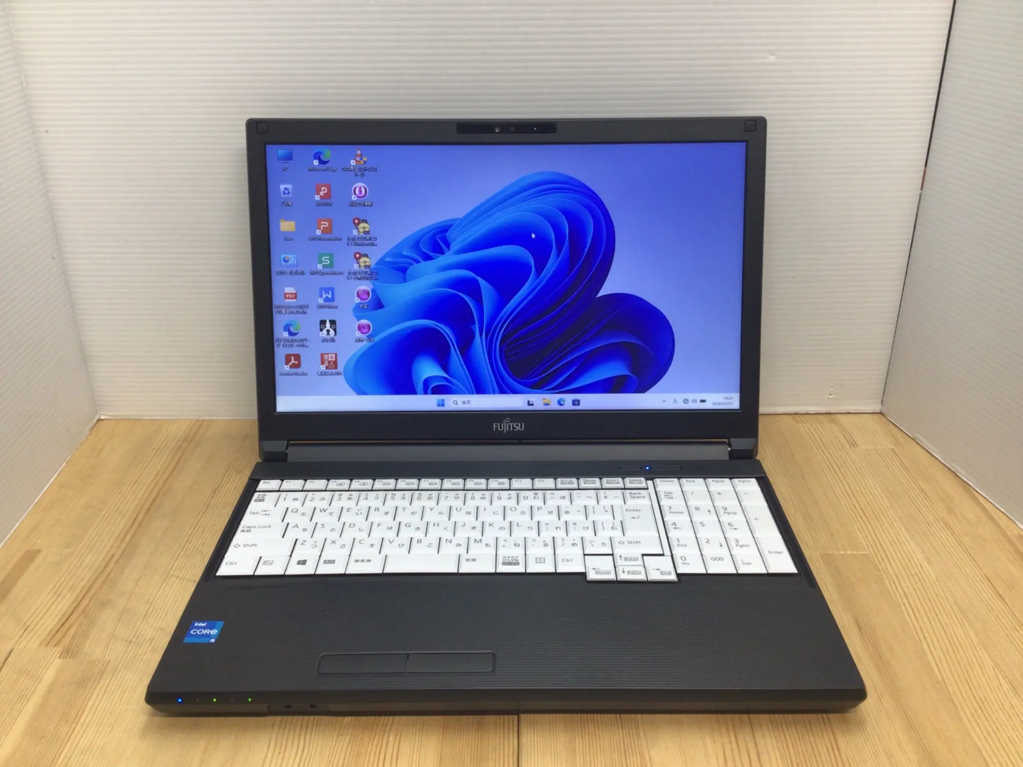 富士通 LIFEBOOK A5511/G (第11世代CPU)