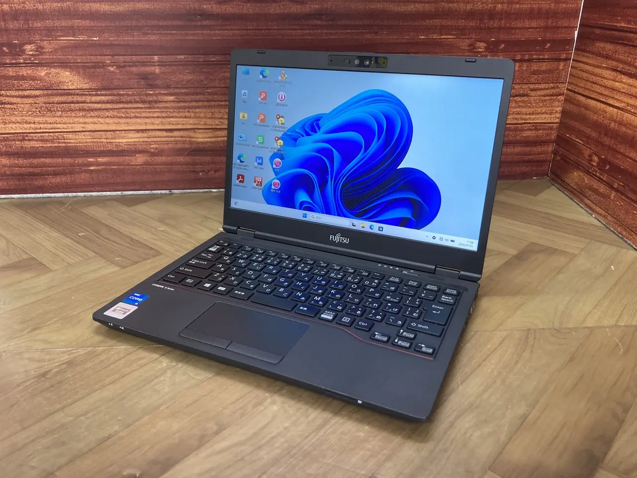 富士通　LIFEBOOK U7311/F
