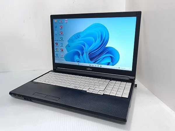富士通 LIFEBOOK A579/C (第8世代CPU・ﾒﾓﾘ4GB・SSD128GB)