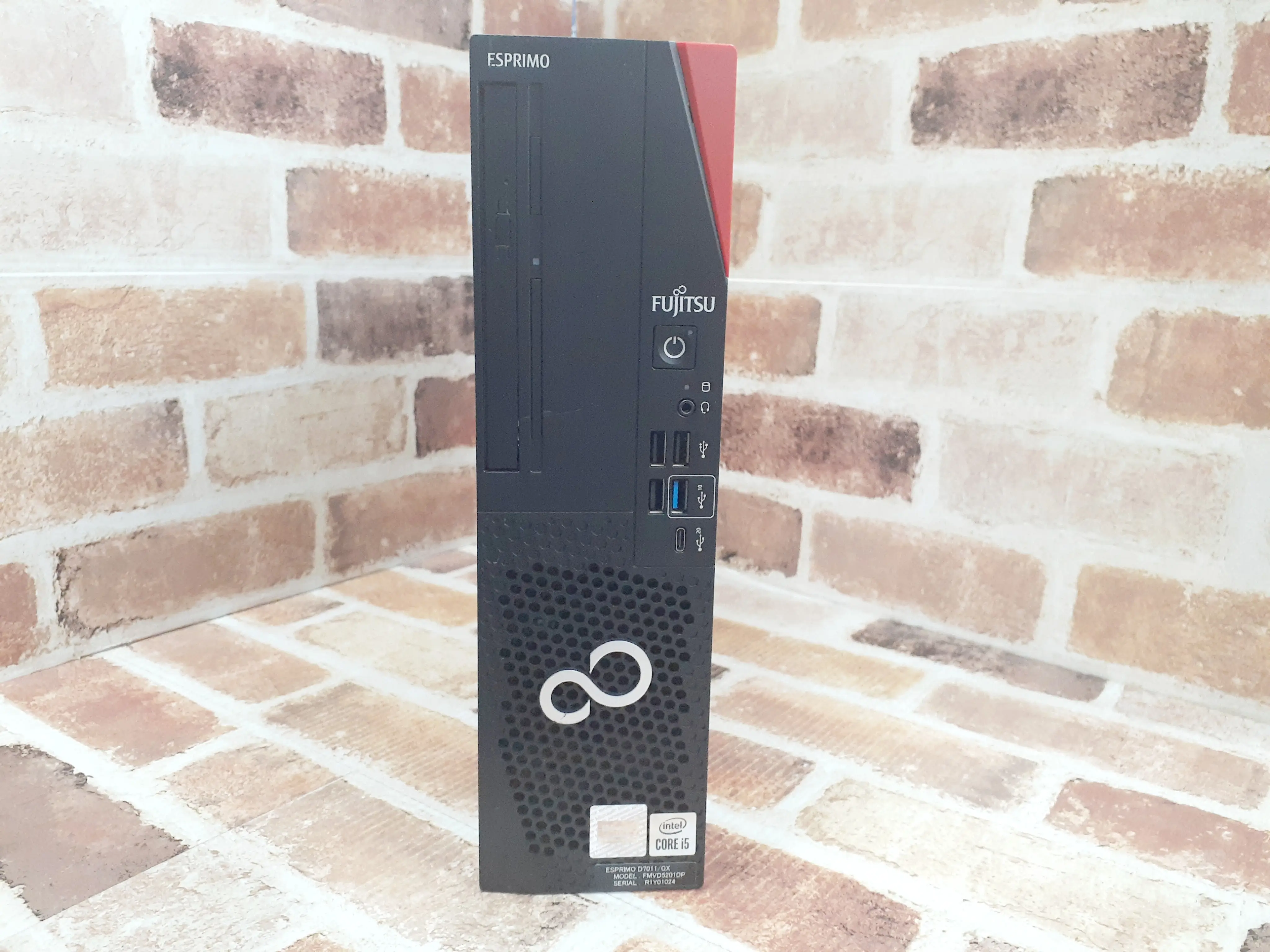 FUJITSU D7011/GX i5 第10世代 メモリ16GB
