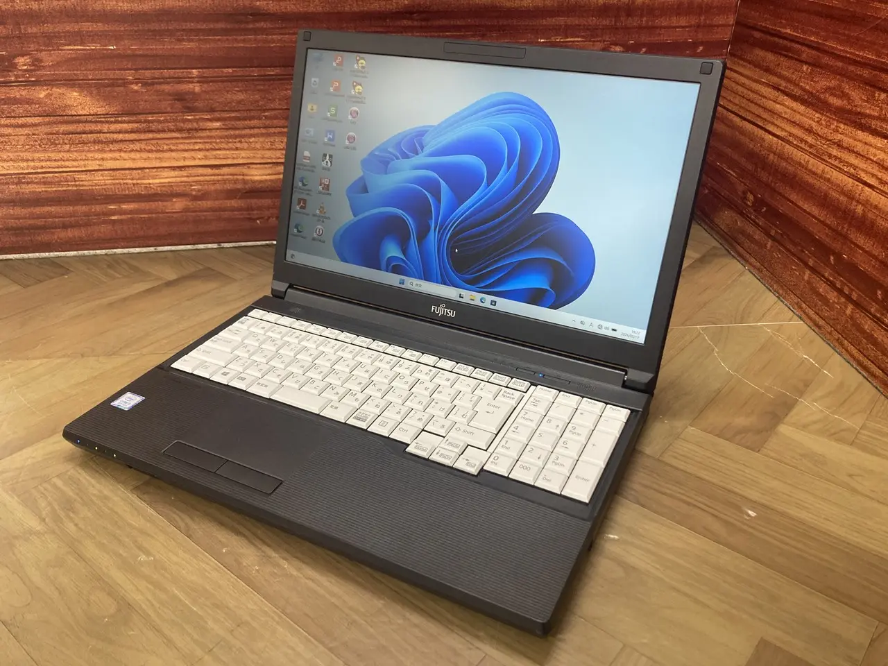 富士通　LIFEBOOK A579/C