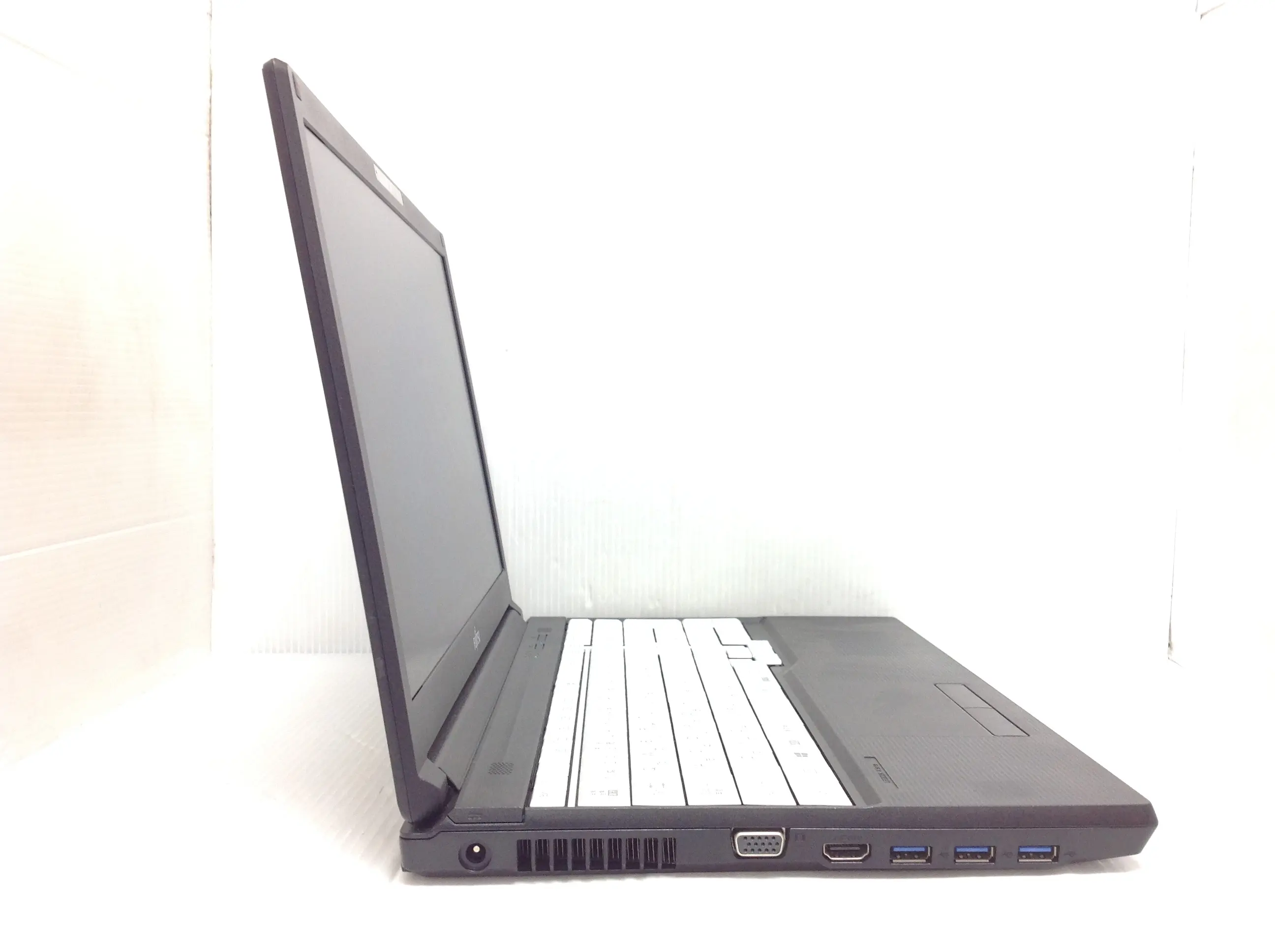 富士通 LIFEBOOK A579/B (第8世代CPU) Webカメラありモデル
