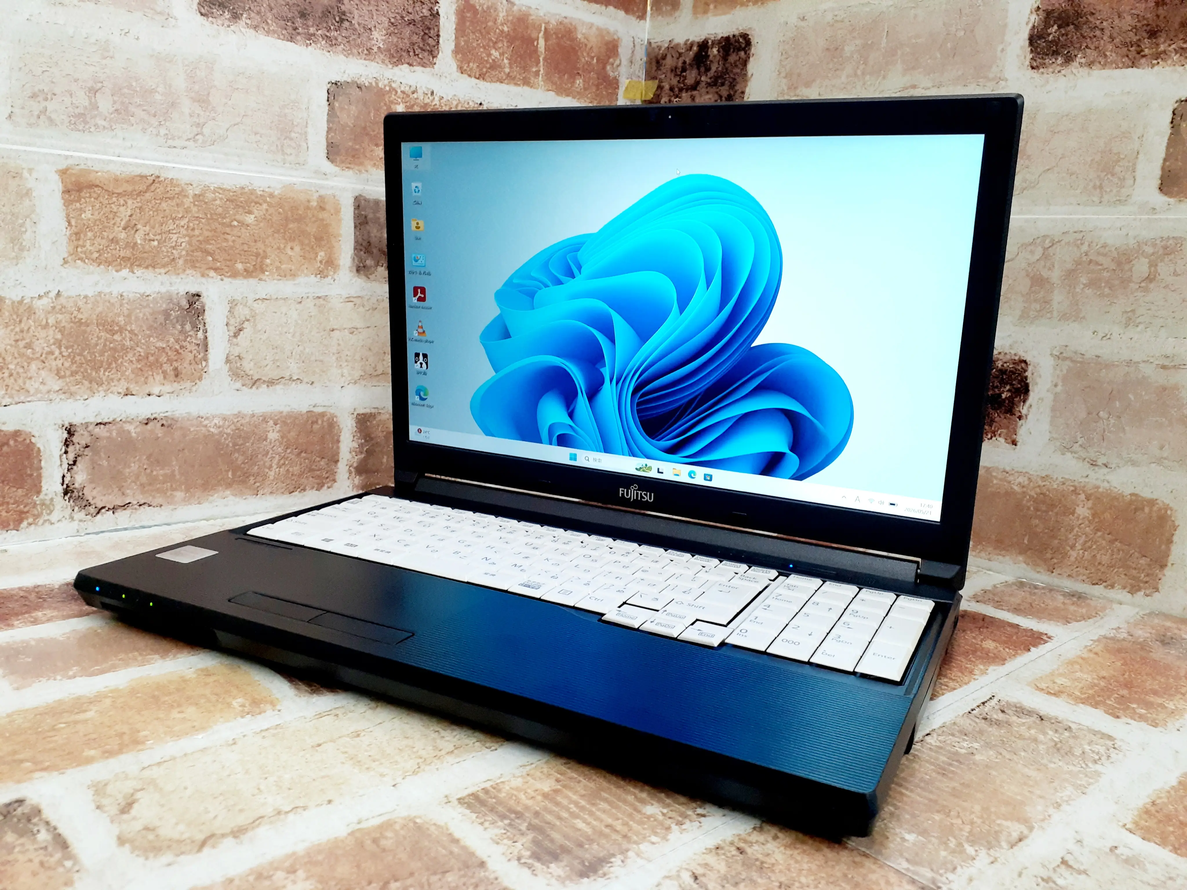 富士通 A748/S i5 第8世代 メモリ16GB