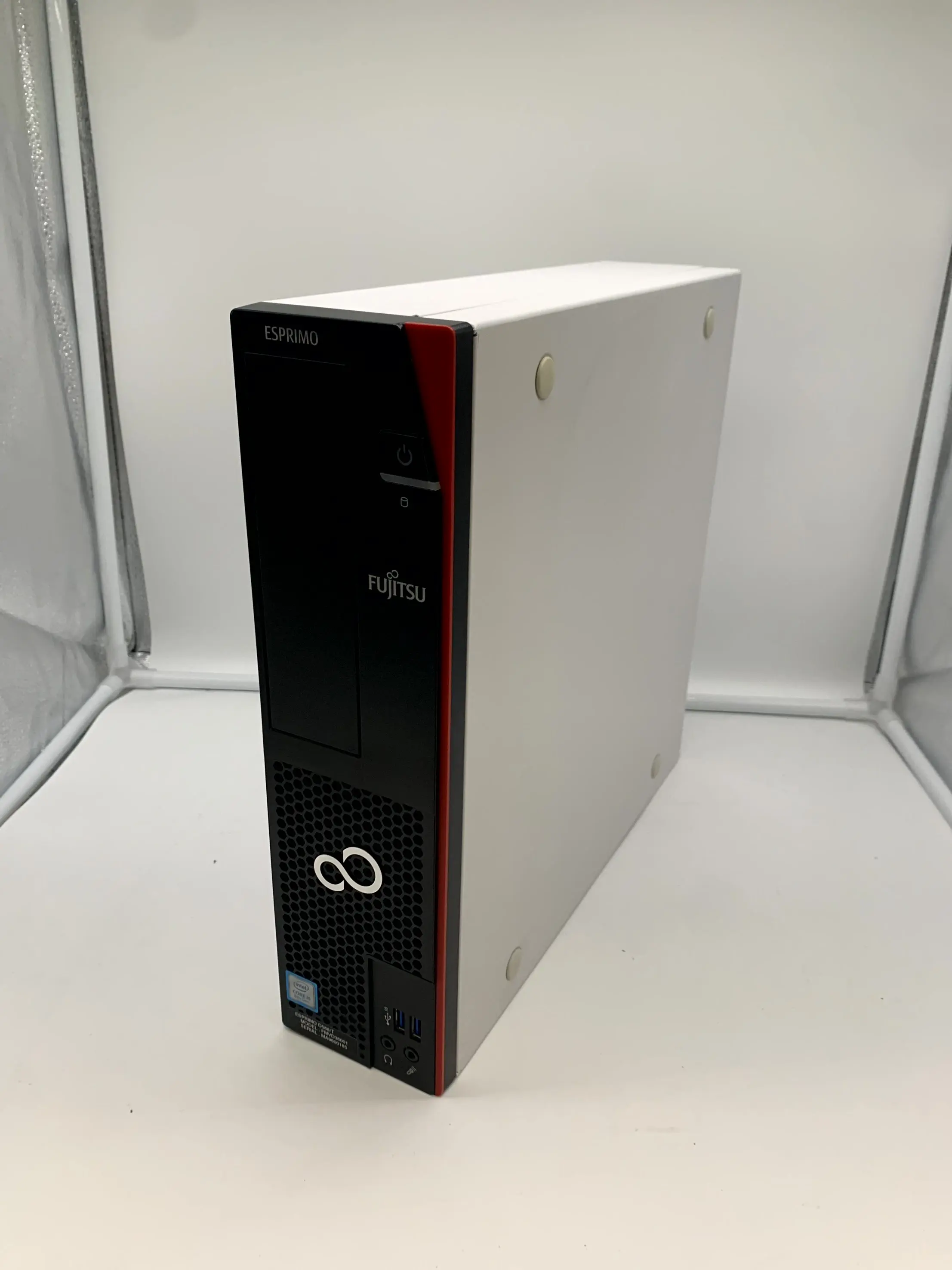 富士通 ESPRIMO D588/T（第8世代CPU）