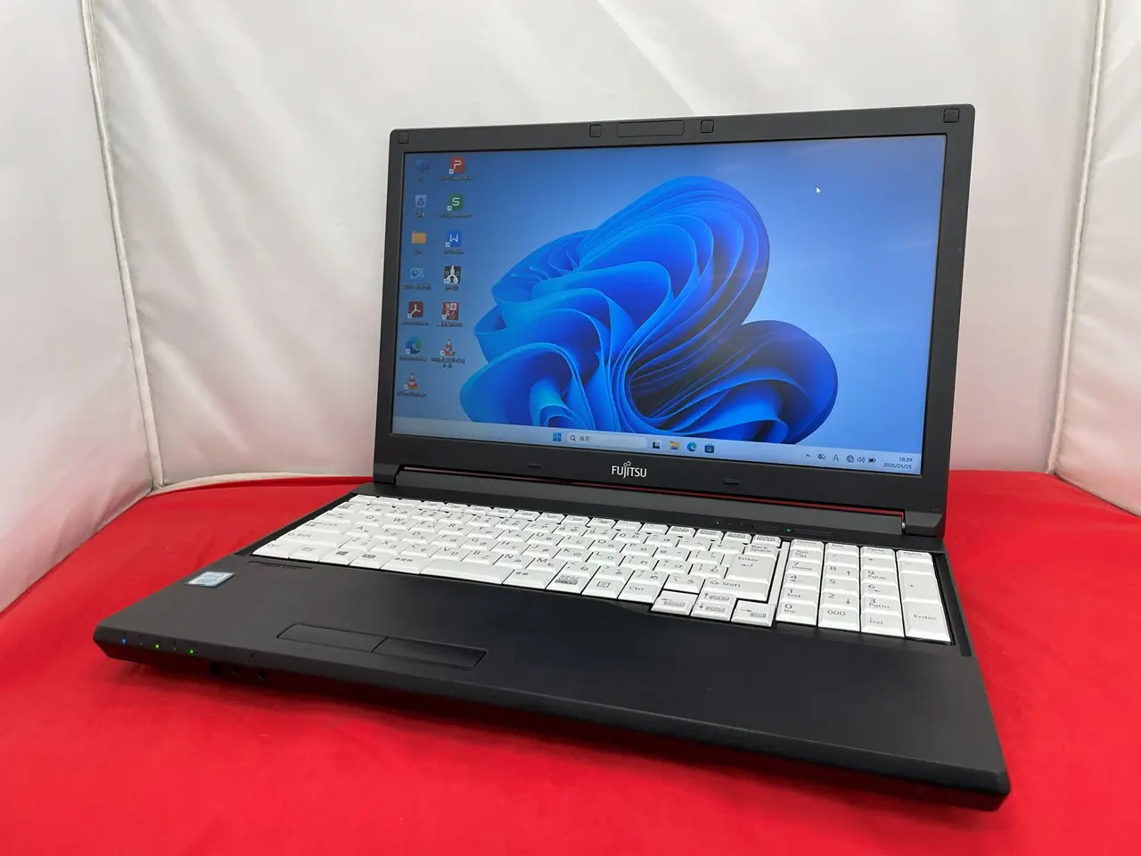 富士通 LIFEBOOK A579/B（第8世代CPU）