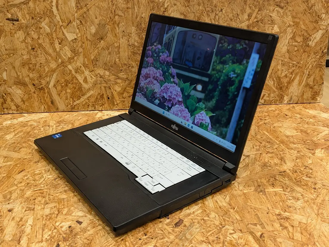 富士通 LIFEBOOK A5512/K (第12世代CPU)