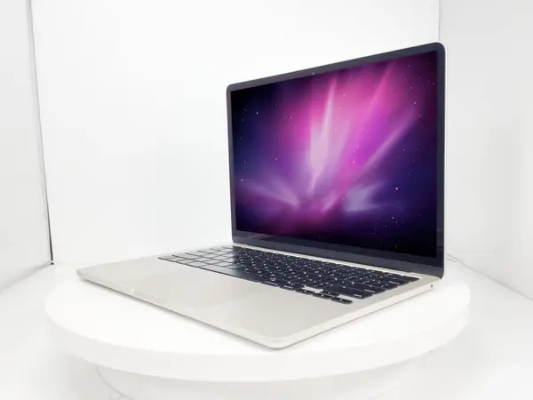 Apple Macbook Air MLXW3J/A（Apple M2 CPU）