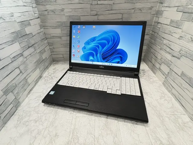 富士通 LIFEBOOK A579/C(Corei5-8265U 1.8GHz / メモリ:8GB / HDD 500GB )8世代