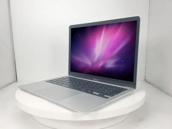 Apple Macbook Air A2337（2020年モデル）
