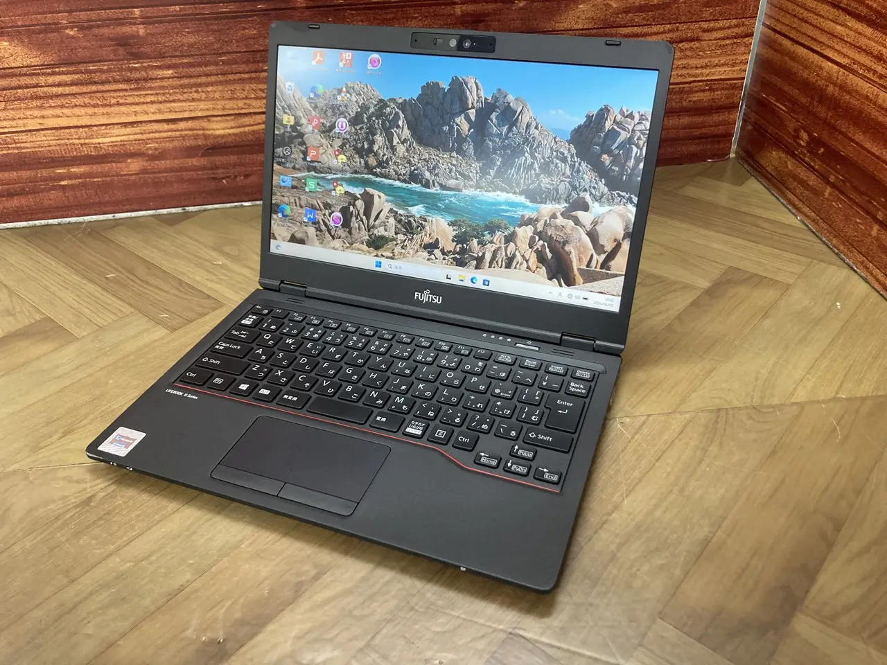 富士通　LIFEBOOK U7311/F