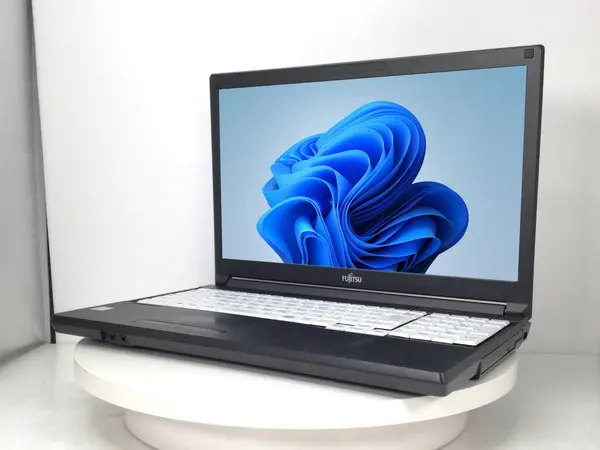 富士通 LIFEBOOK A579/A（第8世代CPU）
