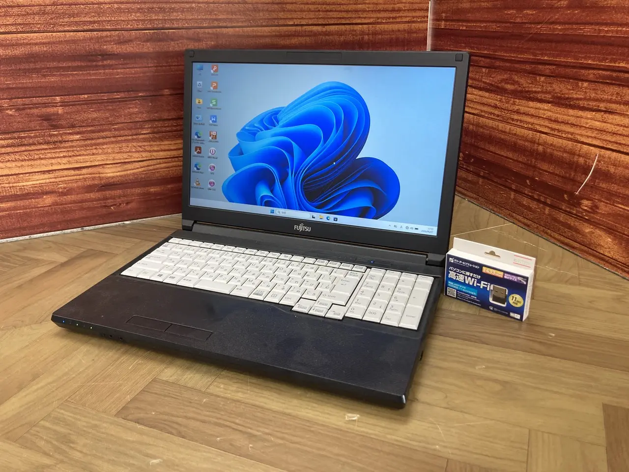 富士通　LIFEBOOK A579/B