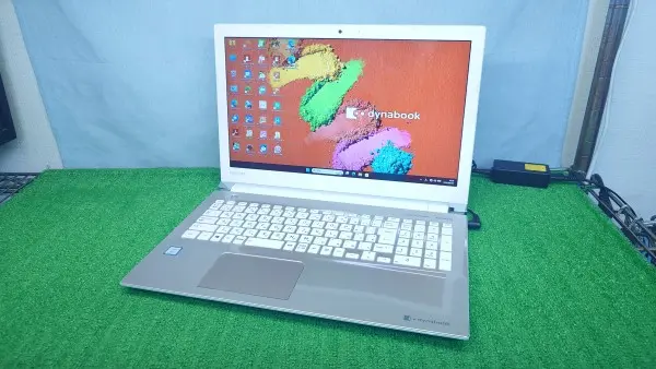 東芝 dynabook T65/HG