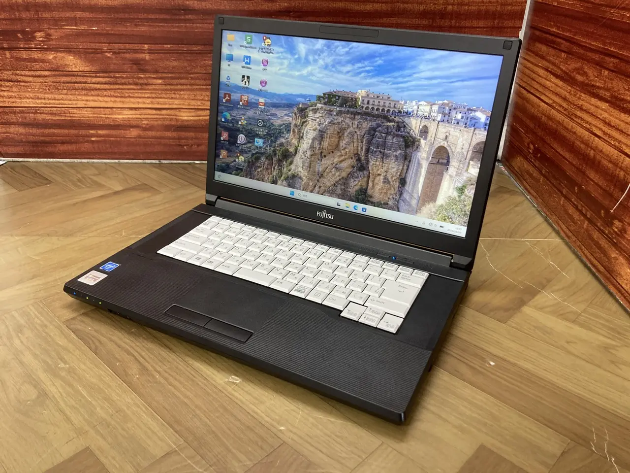富士通　LIFEBOOK A579/B