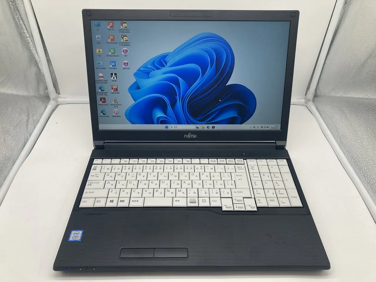 富士通 LIFEBOOK A579/C（第8世代CPU）