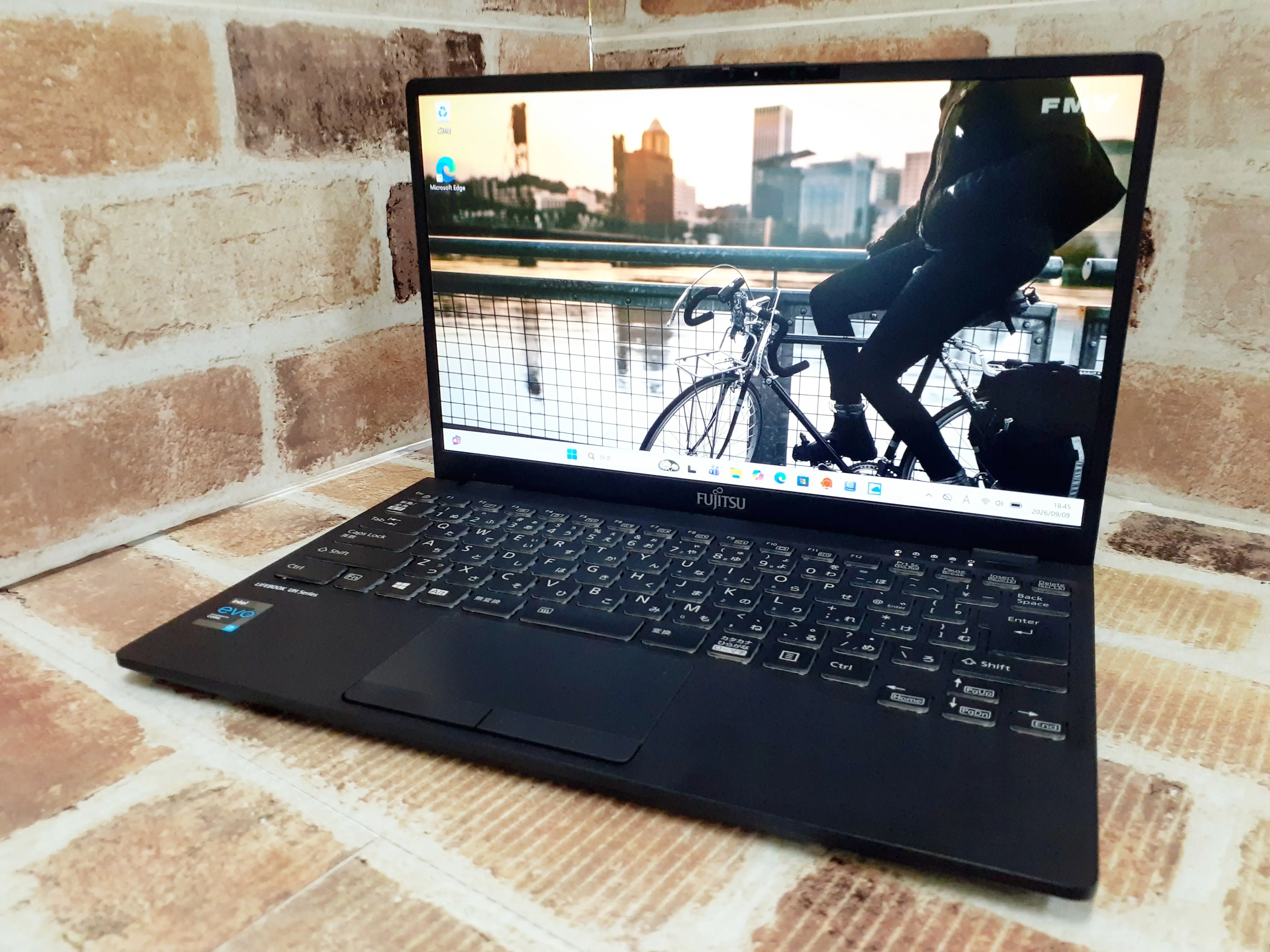 FUJITSU UH90/F3 i7 第11世代 SSD512GB
