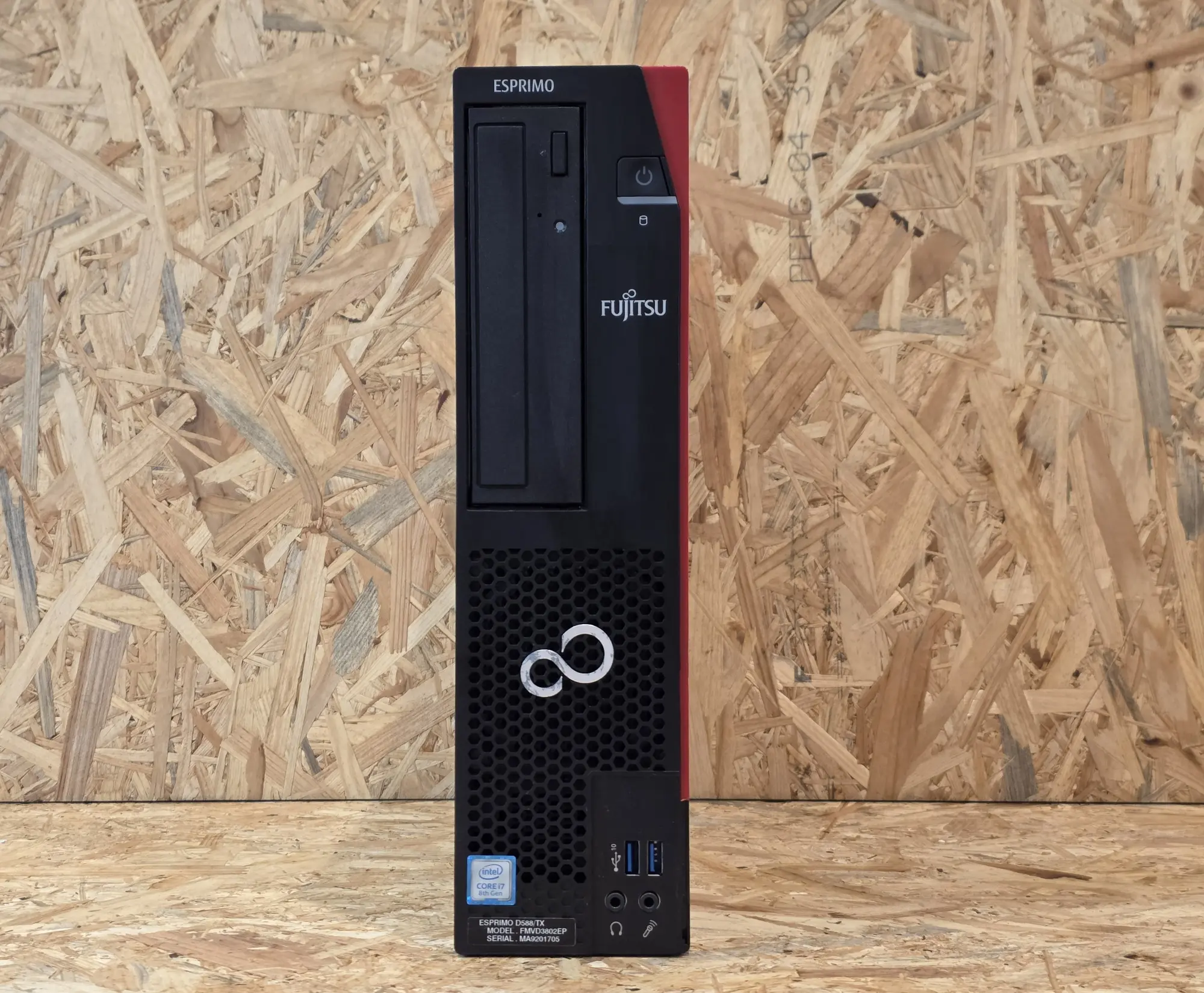 富士通 ESPRIMO D588/TX（第8世代CPU）