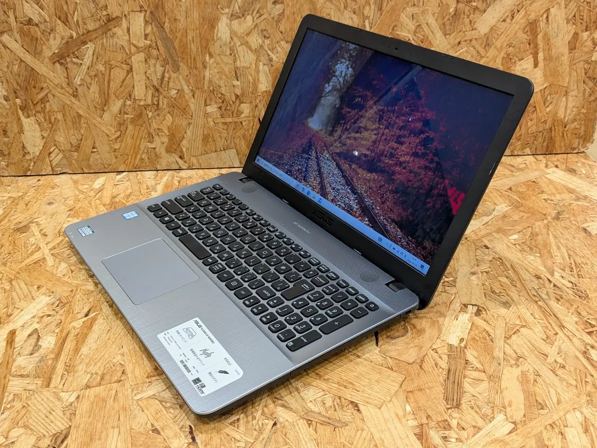 ASUS R541U（第６世代CPU)