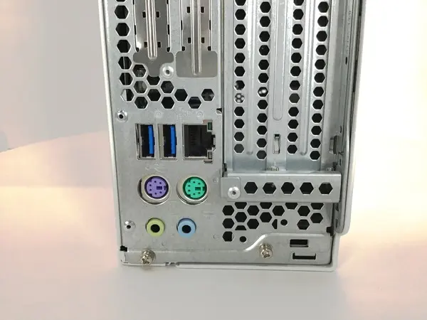富士通 ESPRIMO D588/B(CPU：Core i5 9500 4.40GHz/メモリ：16GB/SSD