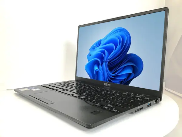 富士通 LIFEBOOK U9312/J（第12世代CPU）