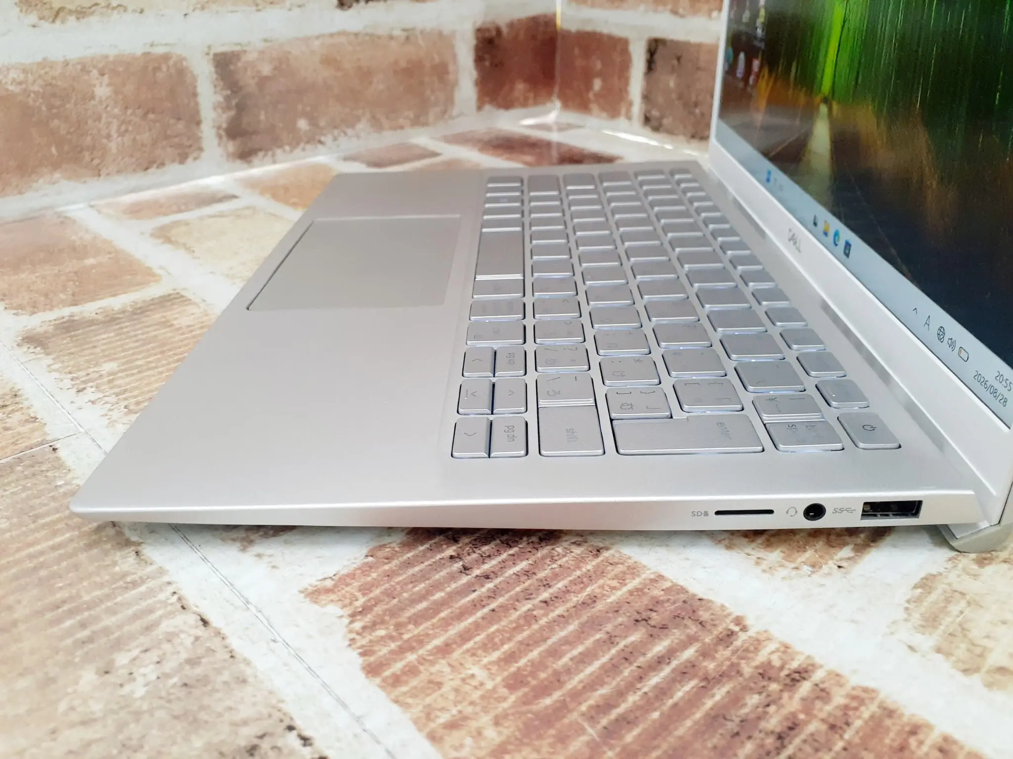 DELL 7300 P122G Core i7 1165G7 1.69GHz 11世代 16GB 512GB 13.3