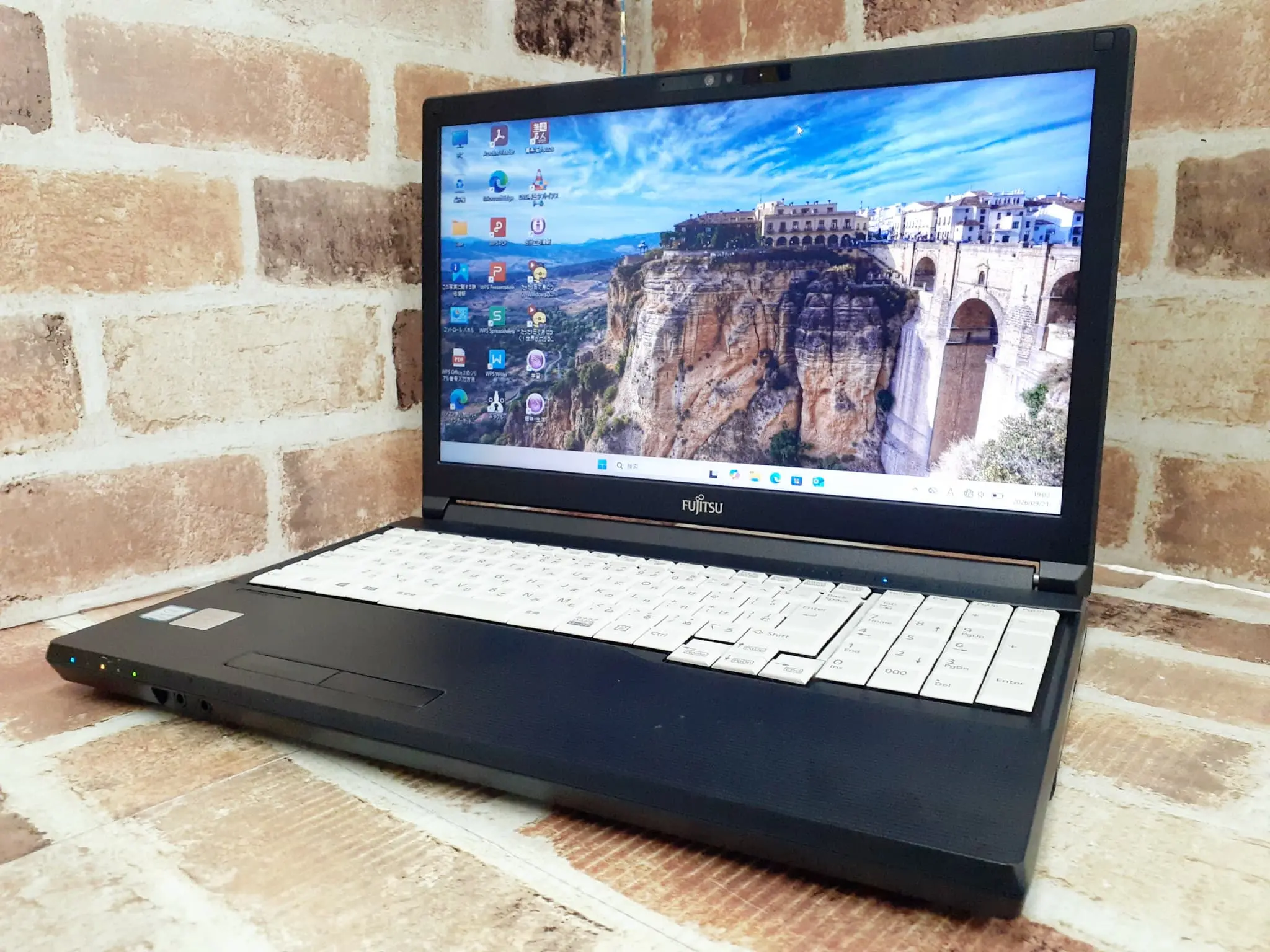富士通 A579/A i5 第8世代
