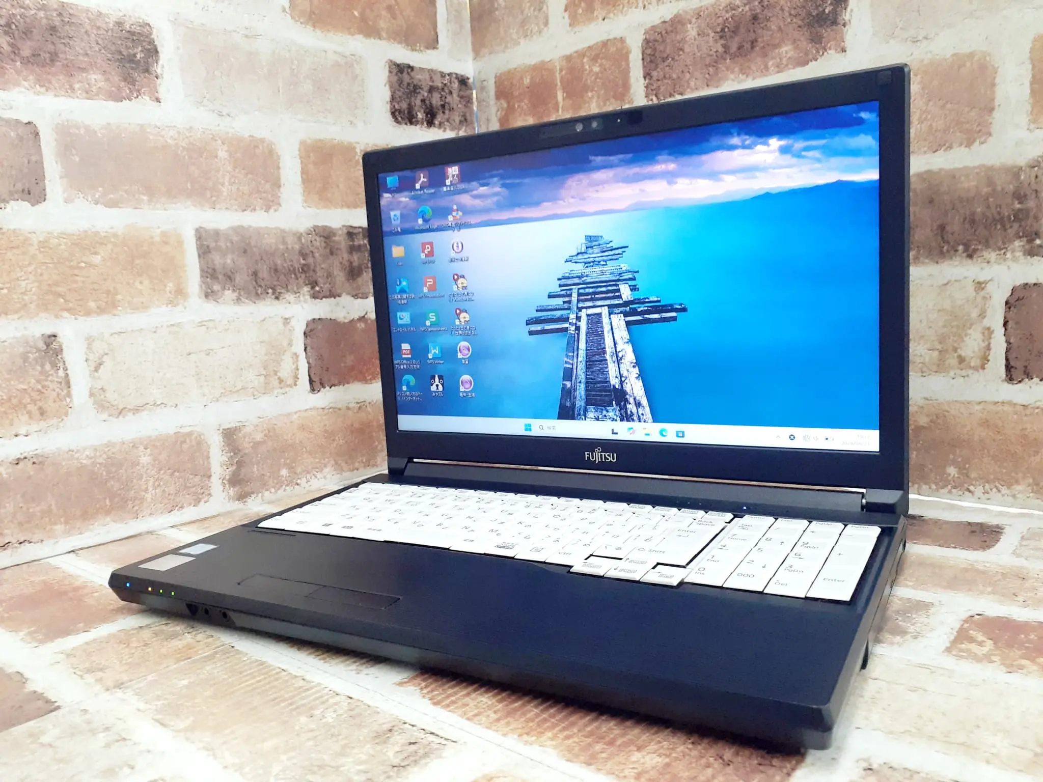 富士通 A579/A i5 第8世代 メモリ16GB