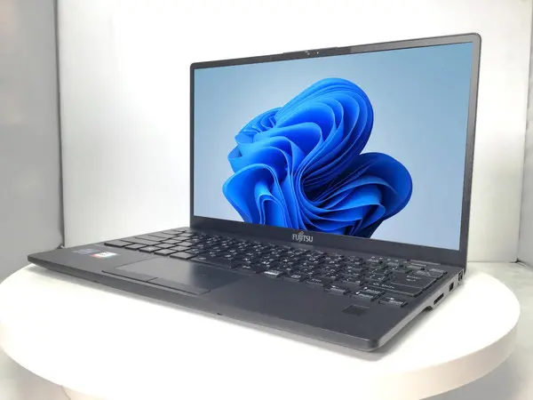 富士通 LIFEBOOK U9311/HX（第11世代CPU）
