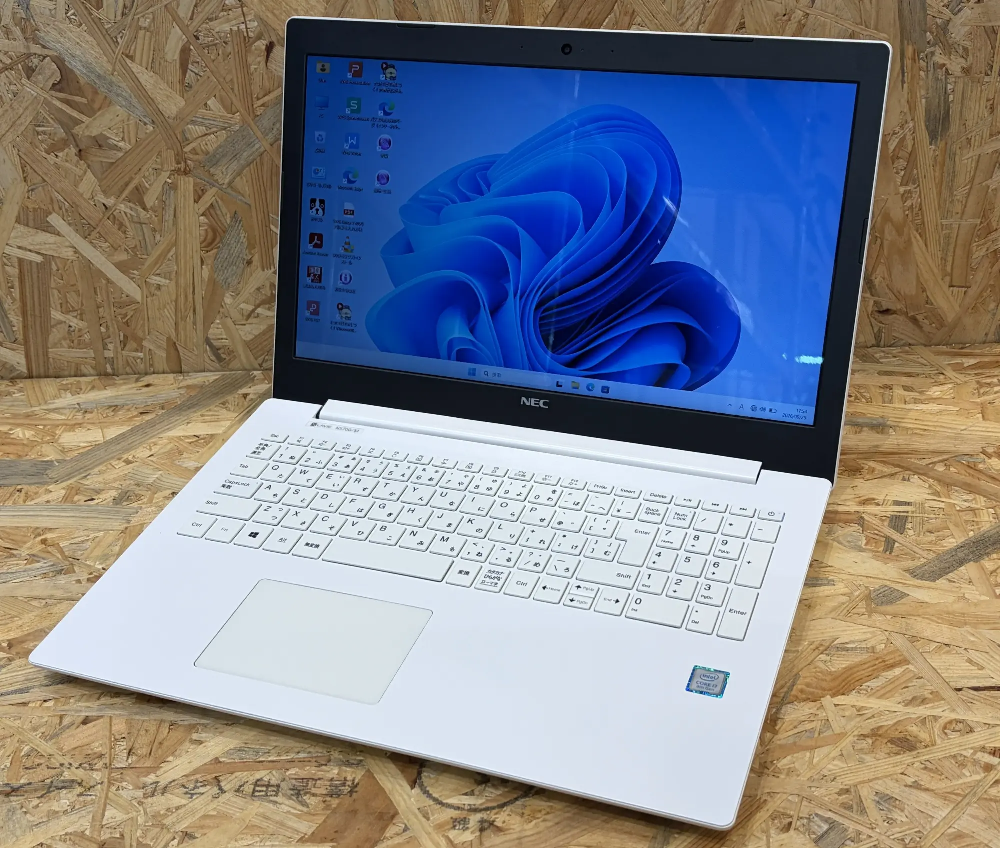 NEC LAVIE Note Standard NS700/MAW-J(第8世代CPU)