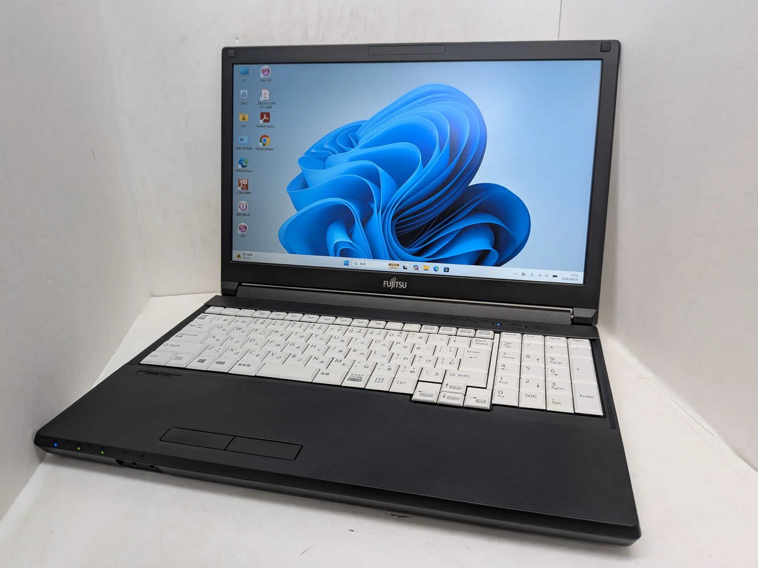 FUJITSU  LIFEBOOK A579/B（第8世代Core i3）