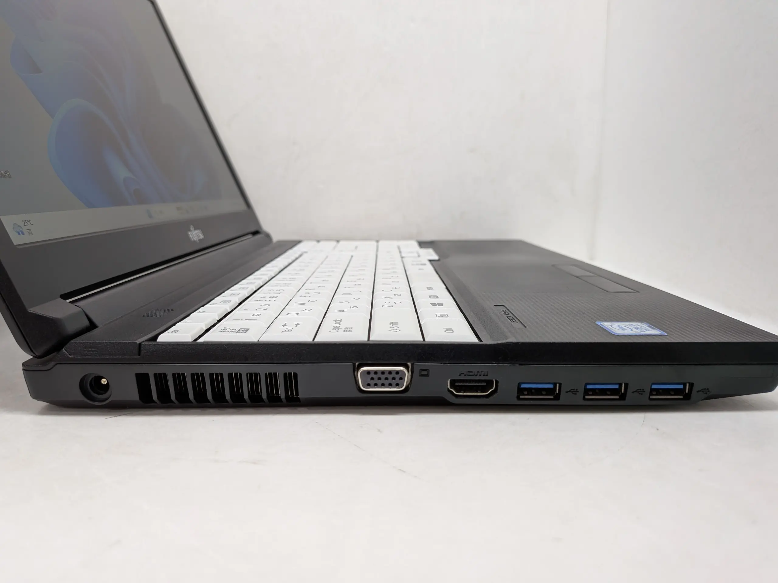 LIFEBOOK A579/C(CPU： Core i3 8145U 2.1GHz/メモリ：8GB/SSD：128GB)