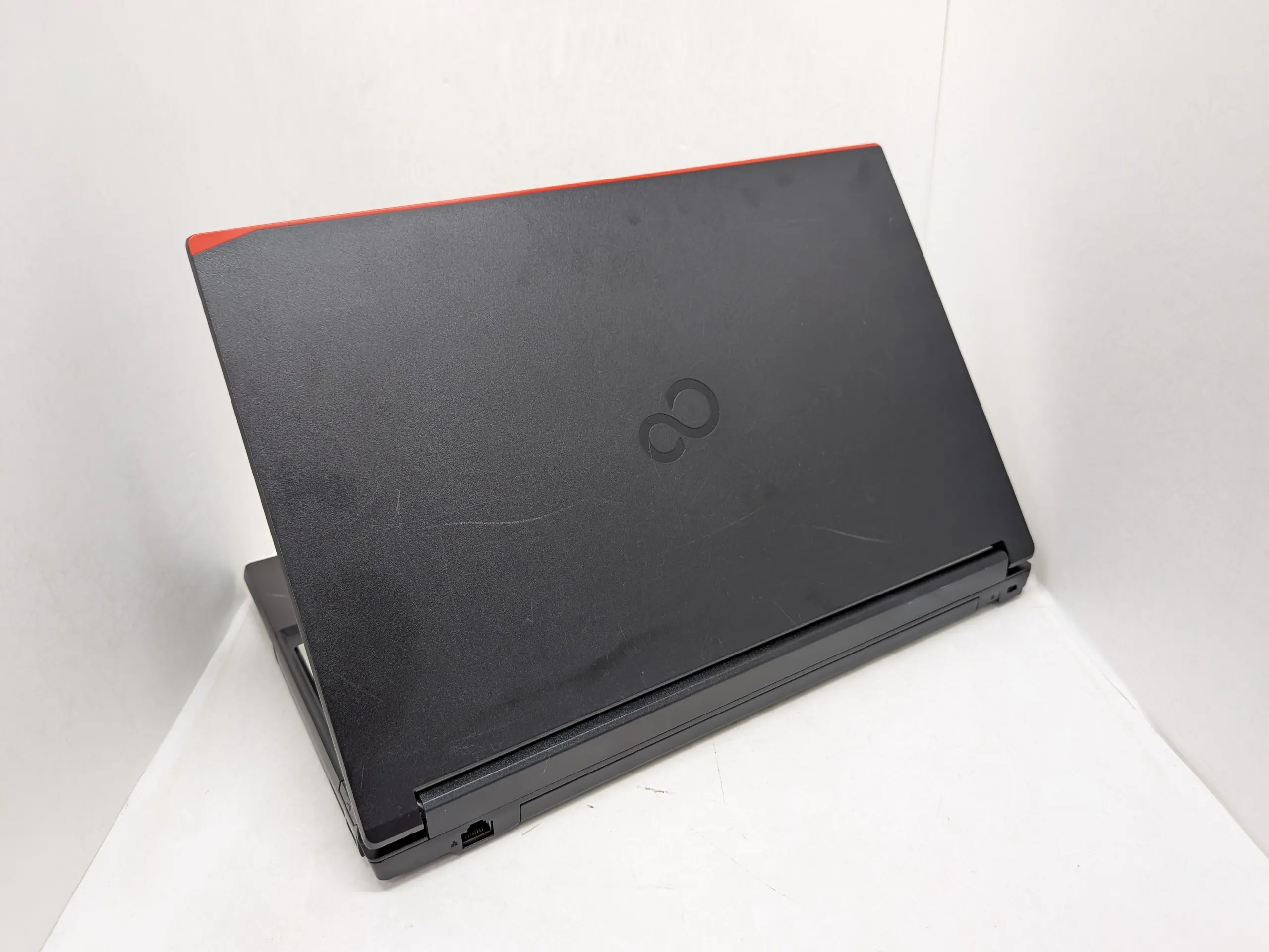 LIFEBOOK A579/C(CPU： Core i3 8145U 2.1GHz/メモリ：8GB/SSD：128GB)