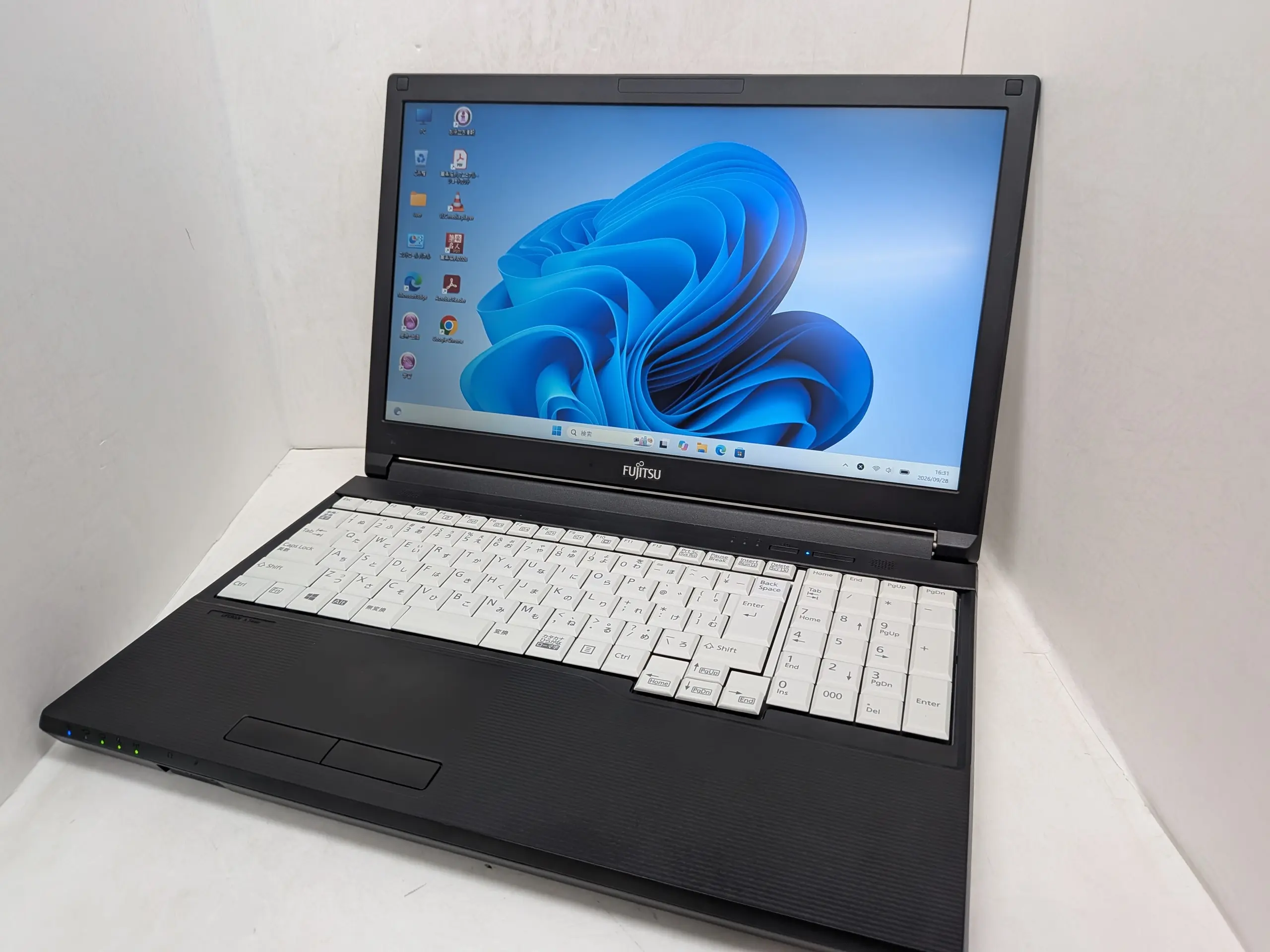 FUJITSU LIFEBOOK A579/B （第8世代Corei3）
