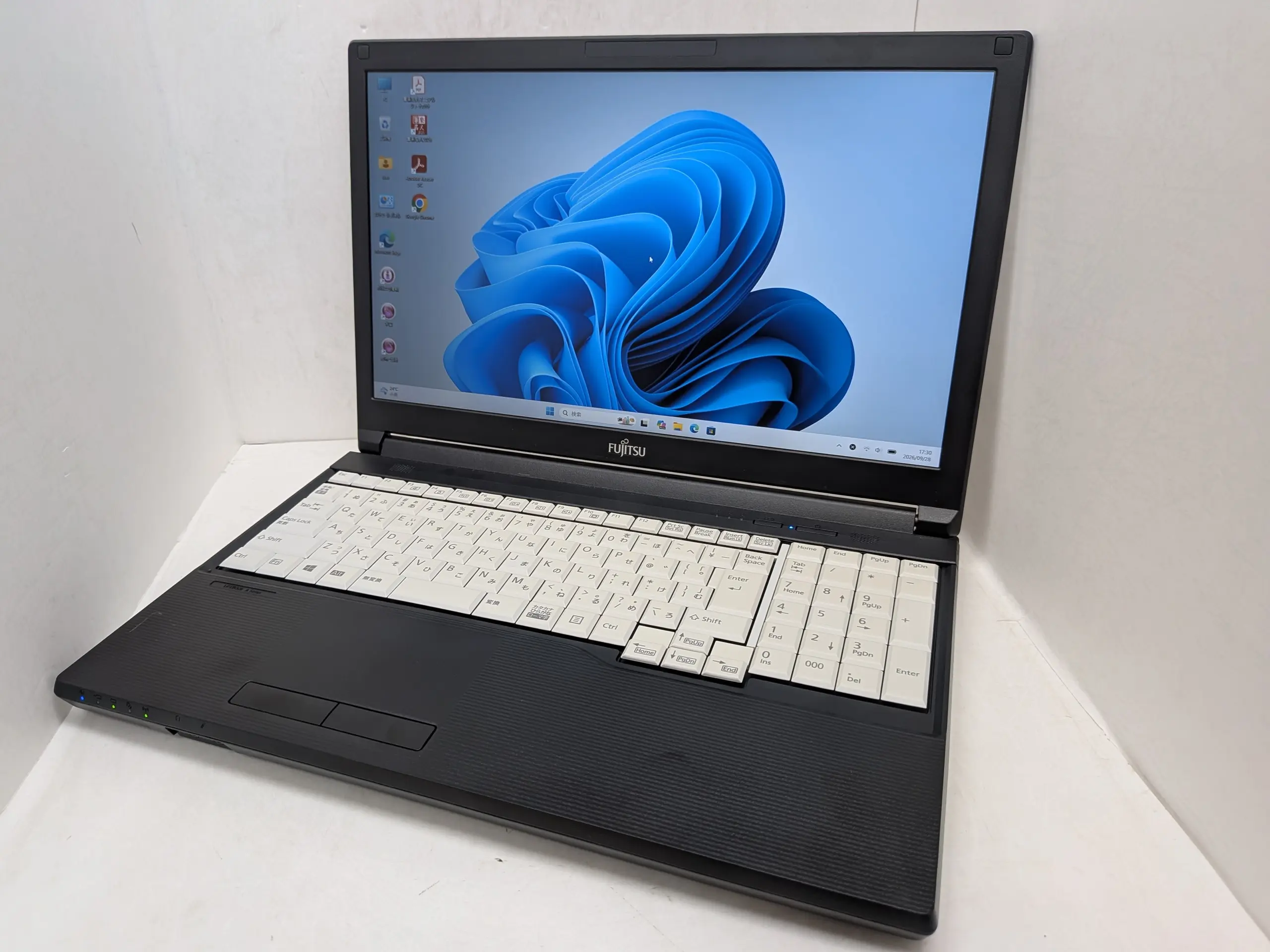 FUJITSU LIFEBOOK A579/A （第8世代Corei3）