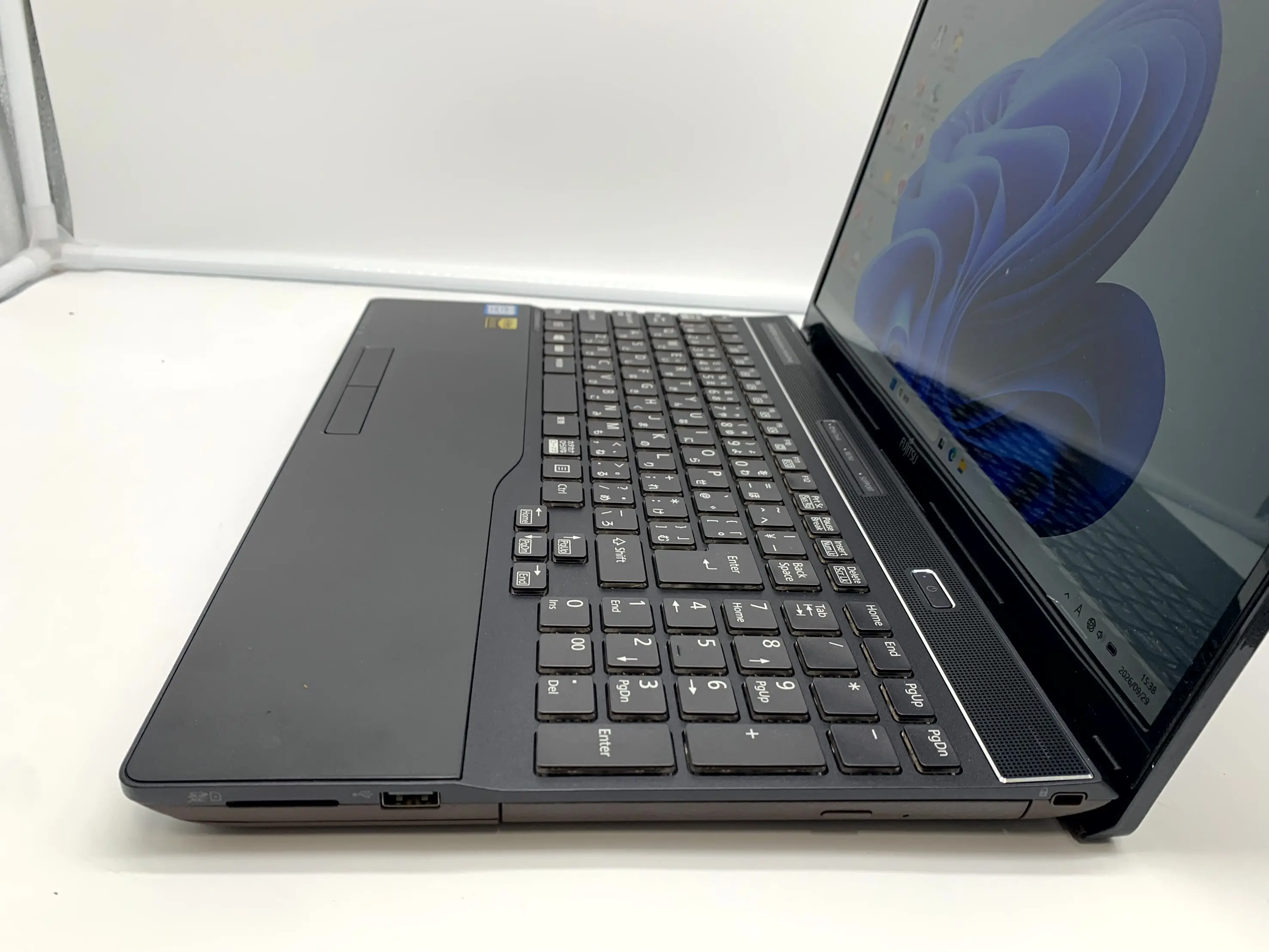 富士通 LIFEBOOK AH53/DT（第8世代CPU）